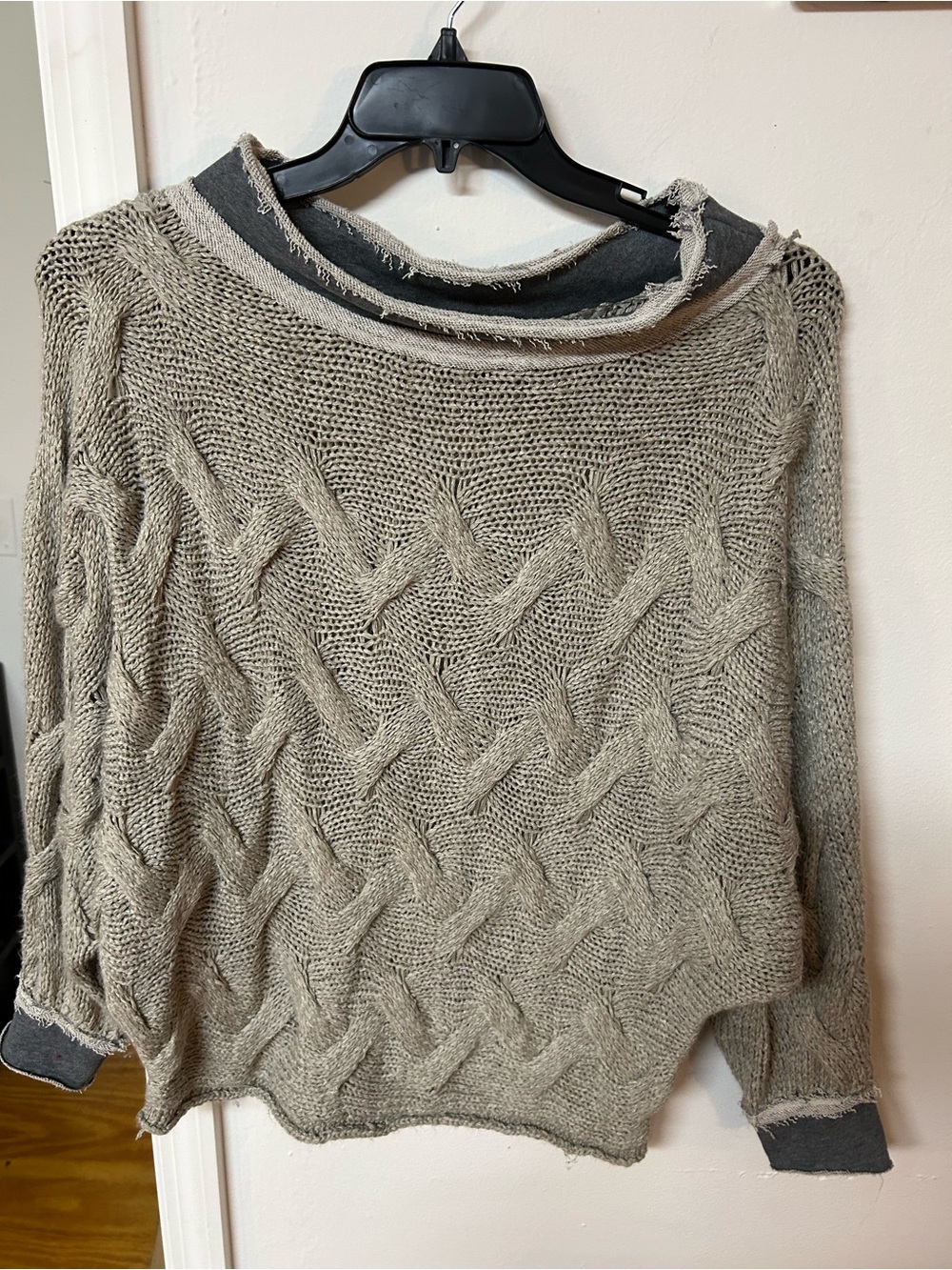 Elan Women's Grey Cable Knit Scoop Neck Sweater